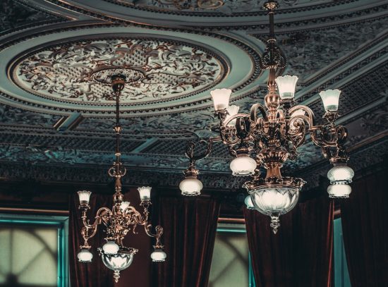 Jasa Cuci Chandelier Profesional untuk Hotel, Villa & Rumah Mewah